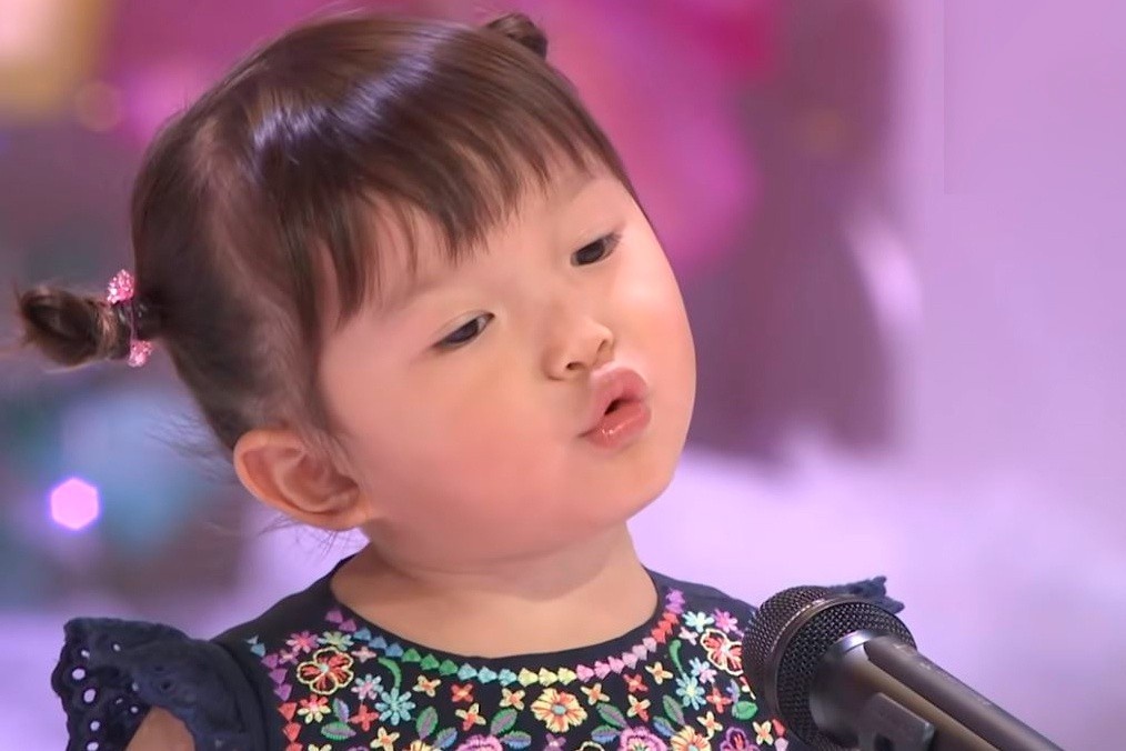 Be gai chua day 3 tuoi tro thanh ca si tre nhat trong lich su Nhat Ban hinh anh