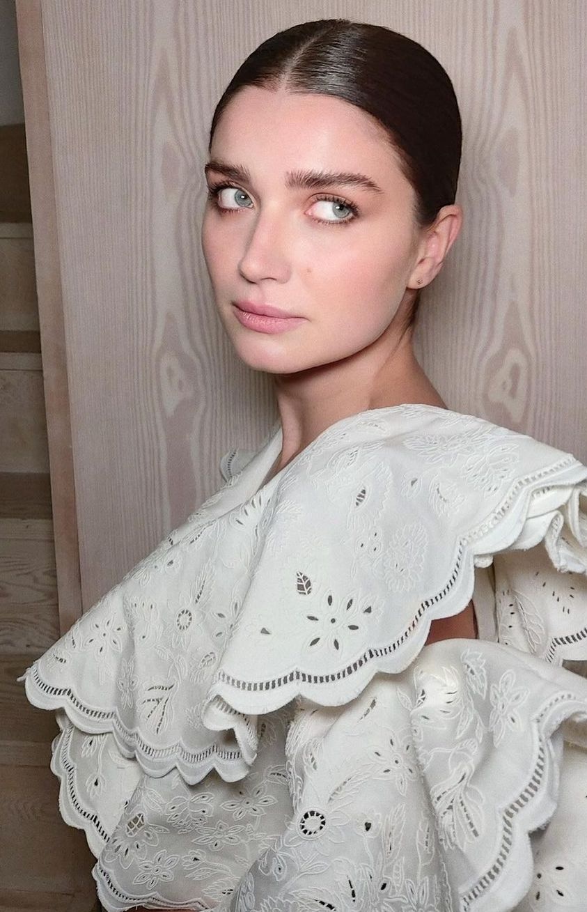 Behind her eyes anh 1