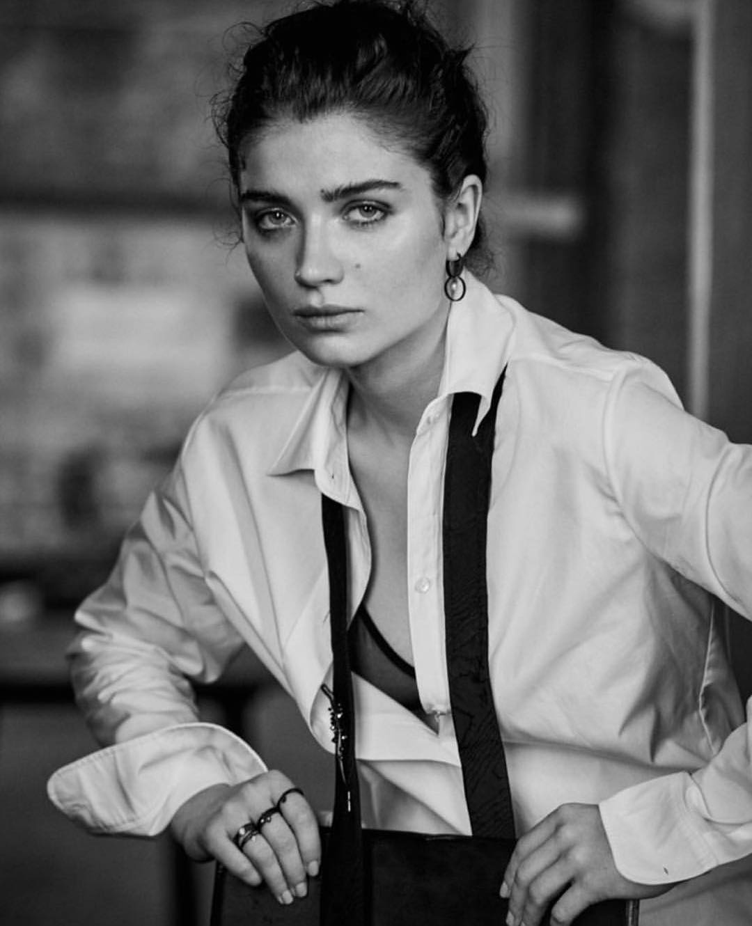 Behind her eyes anh 2