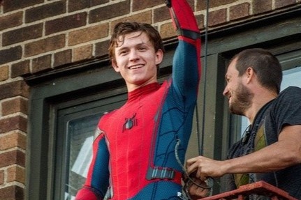 Tom Holland tiet lo Spider-Man co the xuat hien trong 'WandaVision' hinh anh