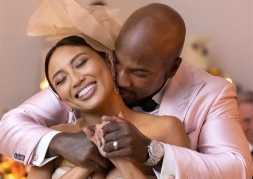 MC goc Viet tiet lo dung la co de trang tri cho le cuoi o My hinh anh