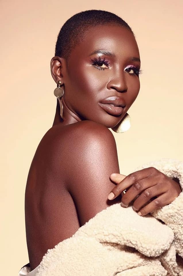 Hoa hau Hoan vu Canada anh 1