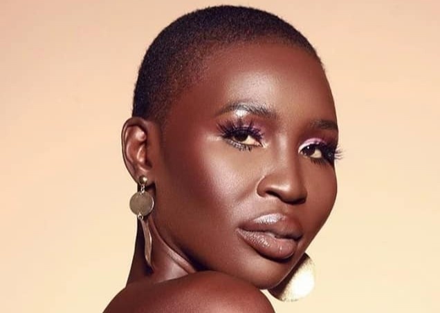 Hoa hau Hoan vu Canada gap lai gia dinh sau 21 nam xa cach hinh anh