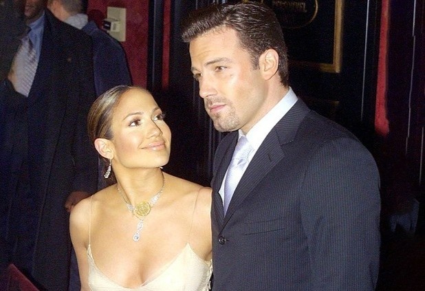 Ben Affleck hoi han khi dong video voi Jennifer Lopez hinh anh