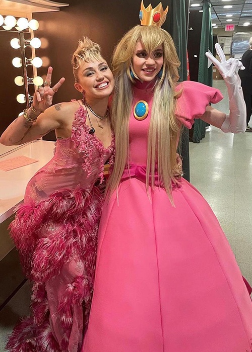 ban gai Elon Musk anh 1