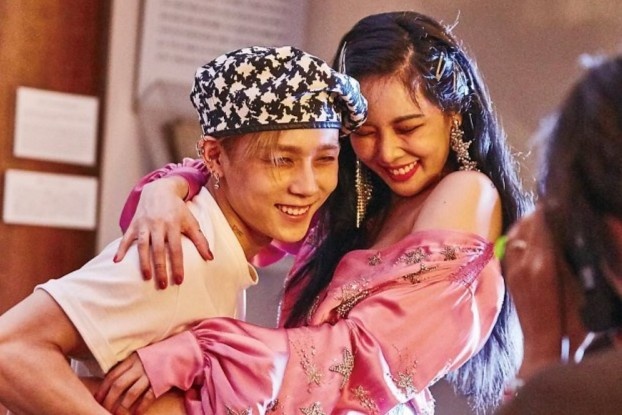 Ca si Han tim moi cach de yeu duong hinh anh