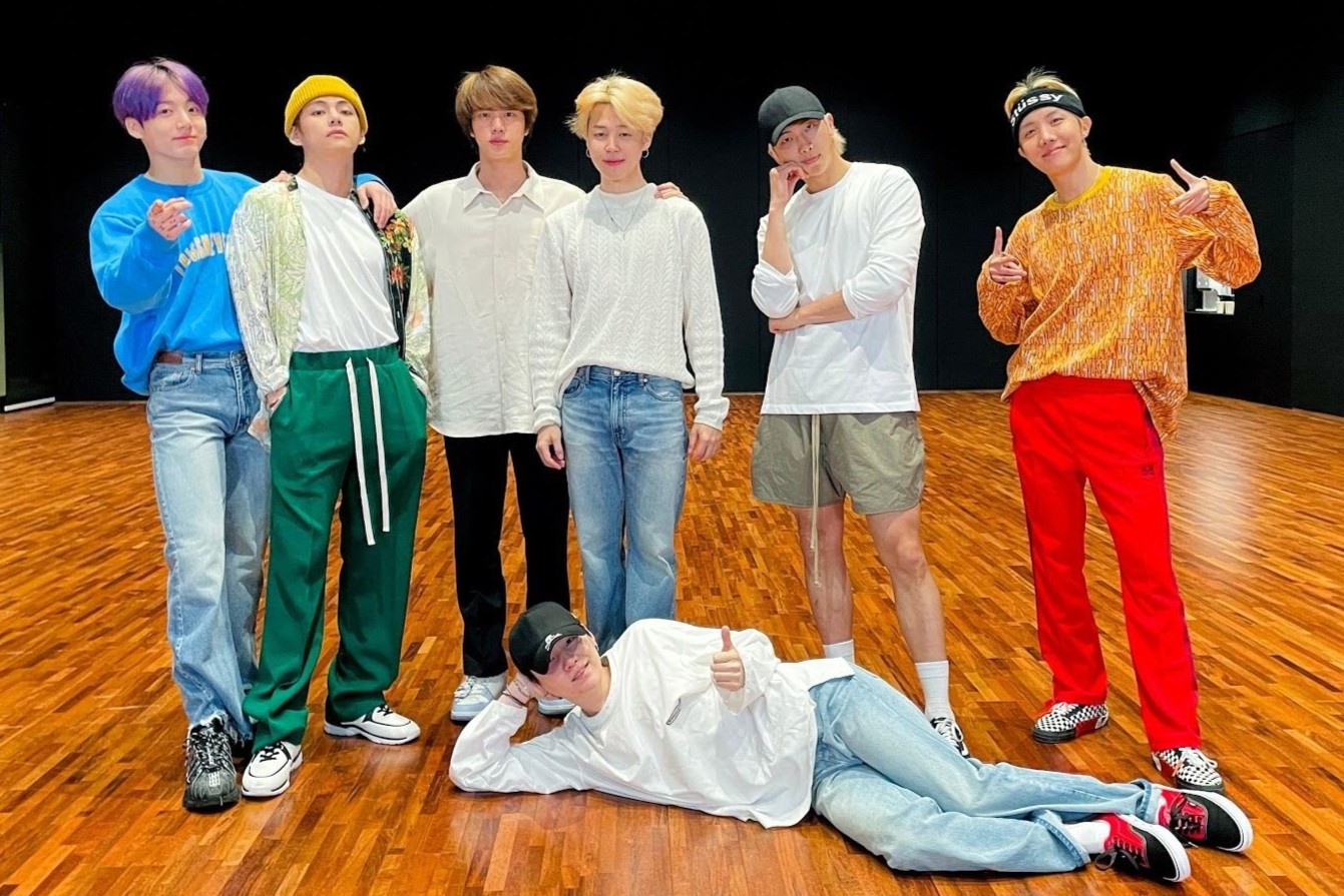 Quy tac dien trang phuc cua BTS khi di tap vu dao hinh anh