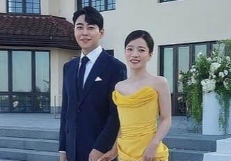 Le cuoi cua nu ca si Ben hinh anh