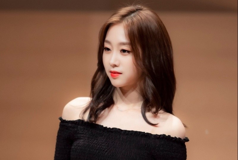 Seo Ji Soo (Lovelyz) mac Covid-19 hinh anh