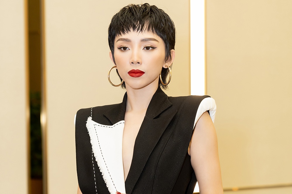 Toc Tien ke lan khong duoc nhap canh Han Quoc, phai quay ve Viet Nam hinh anh