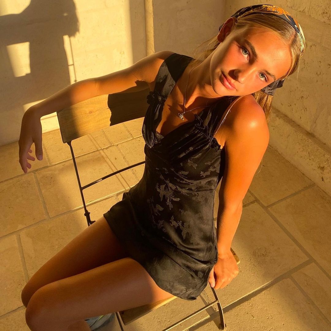 bạn gái Romeo Beckham ảnh 4 ban gai Romeo Beckham anh 4