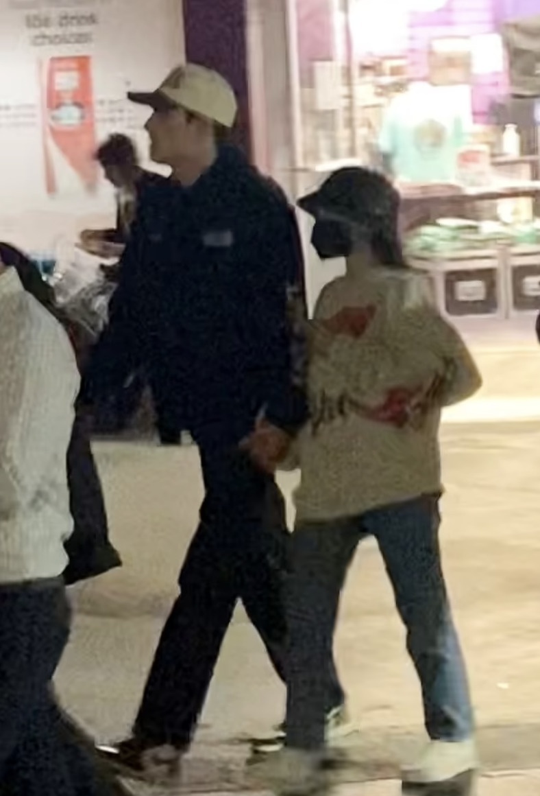 Ariana Grande lan dau xuat hien cung chong anh 1