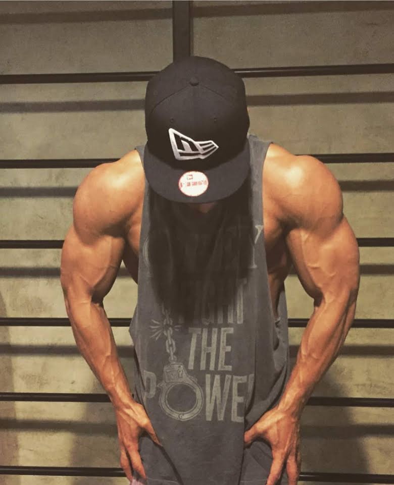 nam ca si dam me tap the hinh anh 3