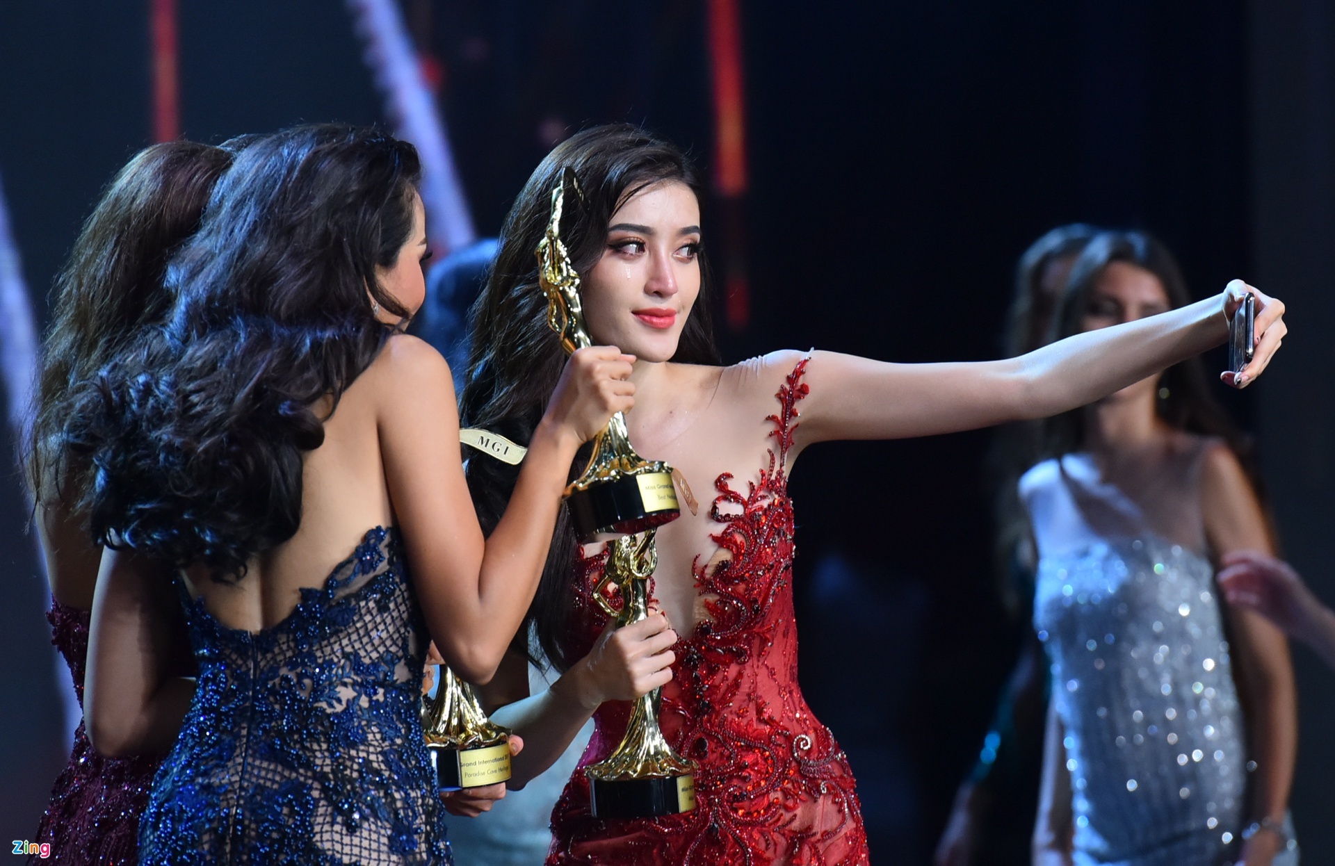 A hau Huyen My khoc o Miss Grand International anh 2