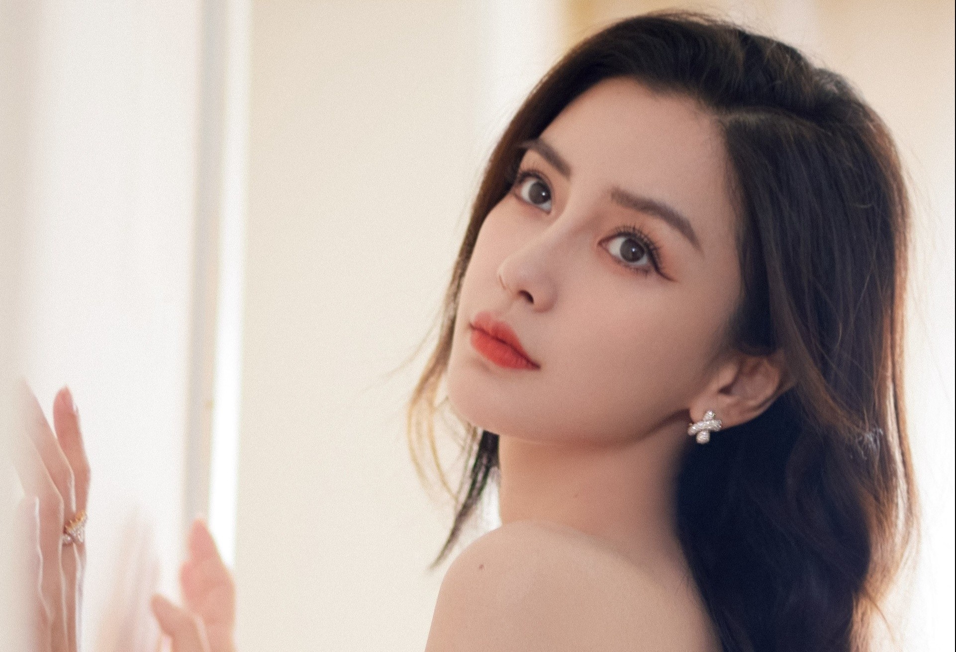 Angelababy va nhieu nghe si bi che khi ung ho nguoi dan vung lu hinh anh