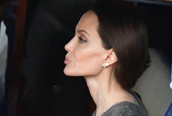 Hinh anh Angelina Jolie khi khong deo khau trang hinh anh