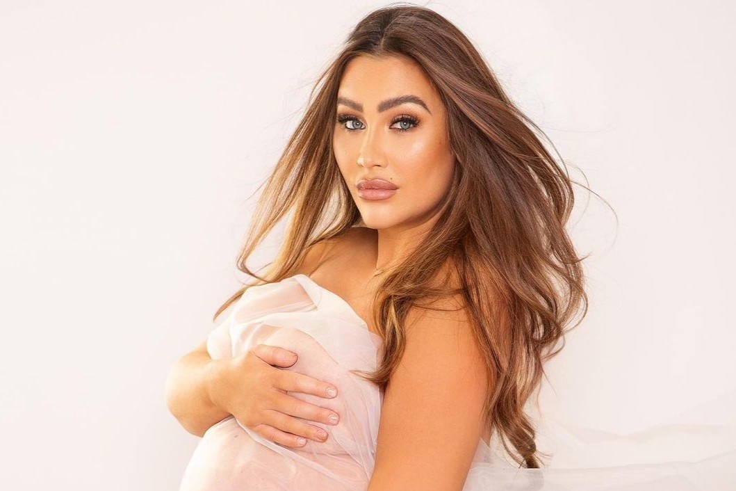 Nu nguoi mau tu sinh con tai nha, khong dung thuoc giam dau hinh anh