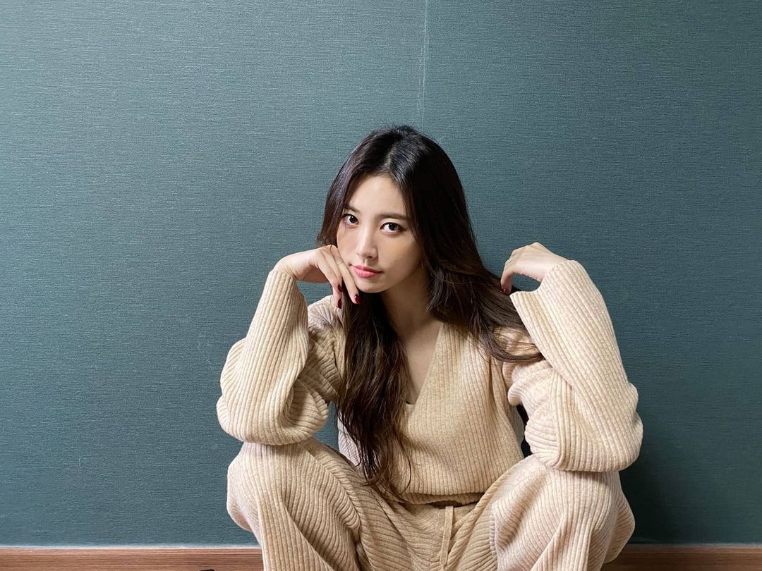 Yura Forecasting love and Weather anh 3