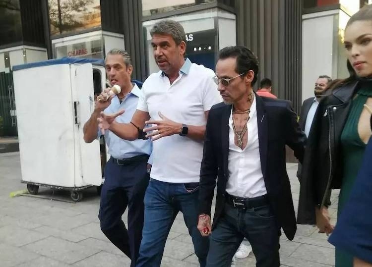 Marc Anthony hen ho A hau Miss Universe anh 1