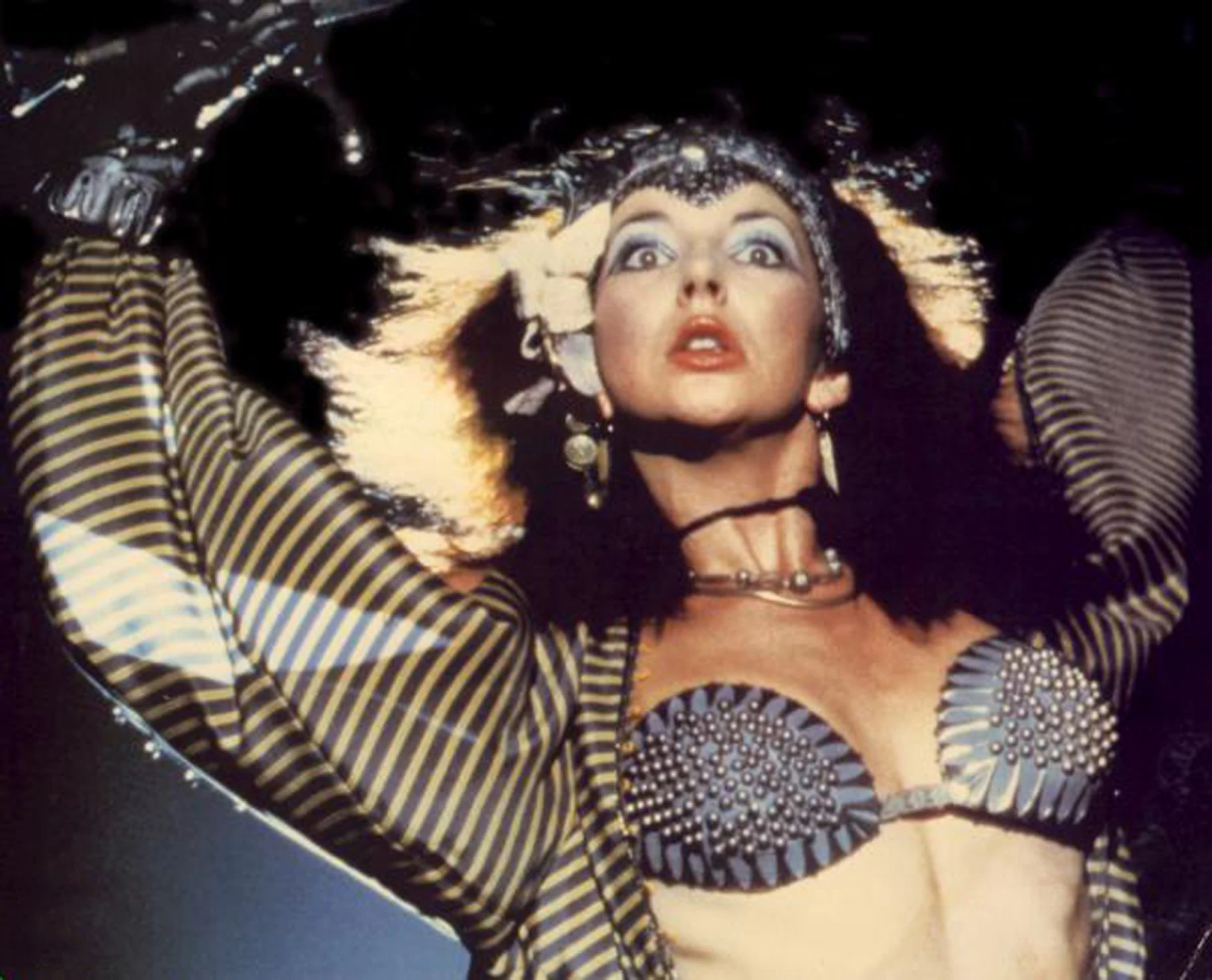 Ca khuc hot tro lai sau 37 nam hinh anh