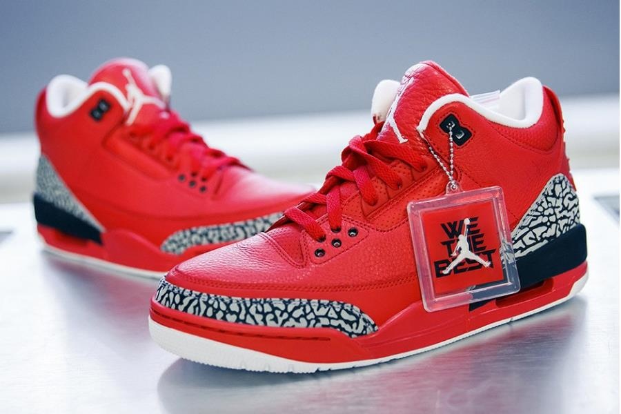 Nhung doi giay the thao co gia 'tren troi' hinh anh