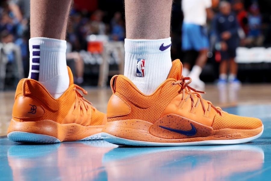 Giay bong ro cac cau thu NBA da da dang va thu vi hon truoc rat nhieu hinh anh