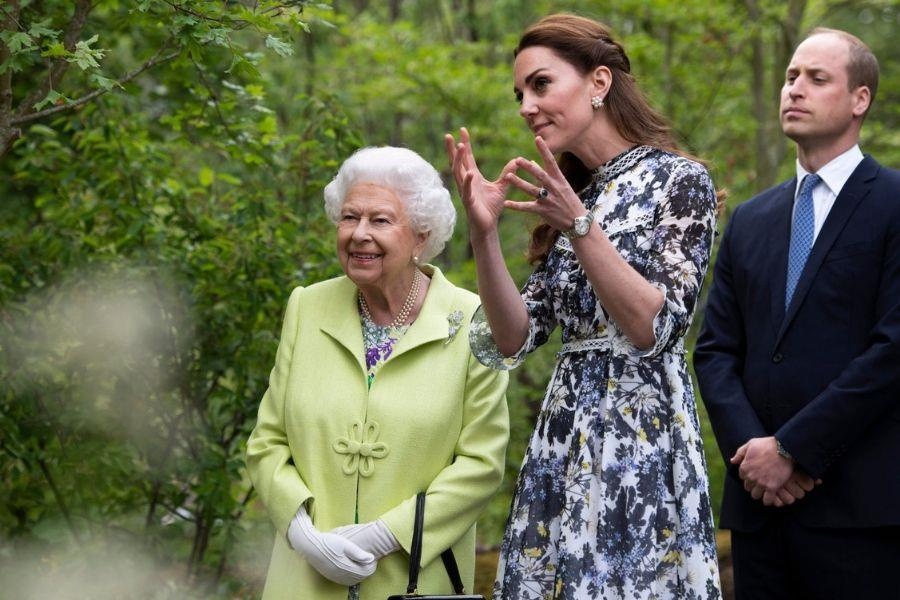 Cong nuong Kate Middleton pha vo quy dinh ngam cua Nu hoang Anh? hinh anh