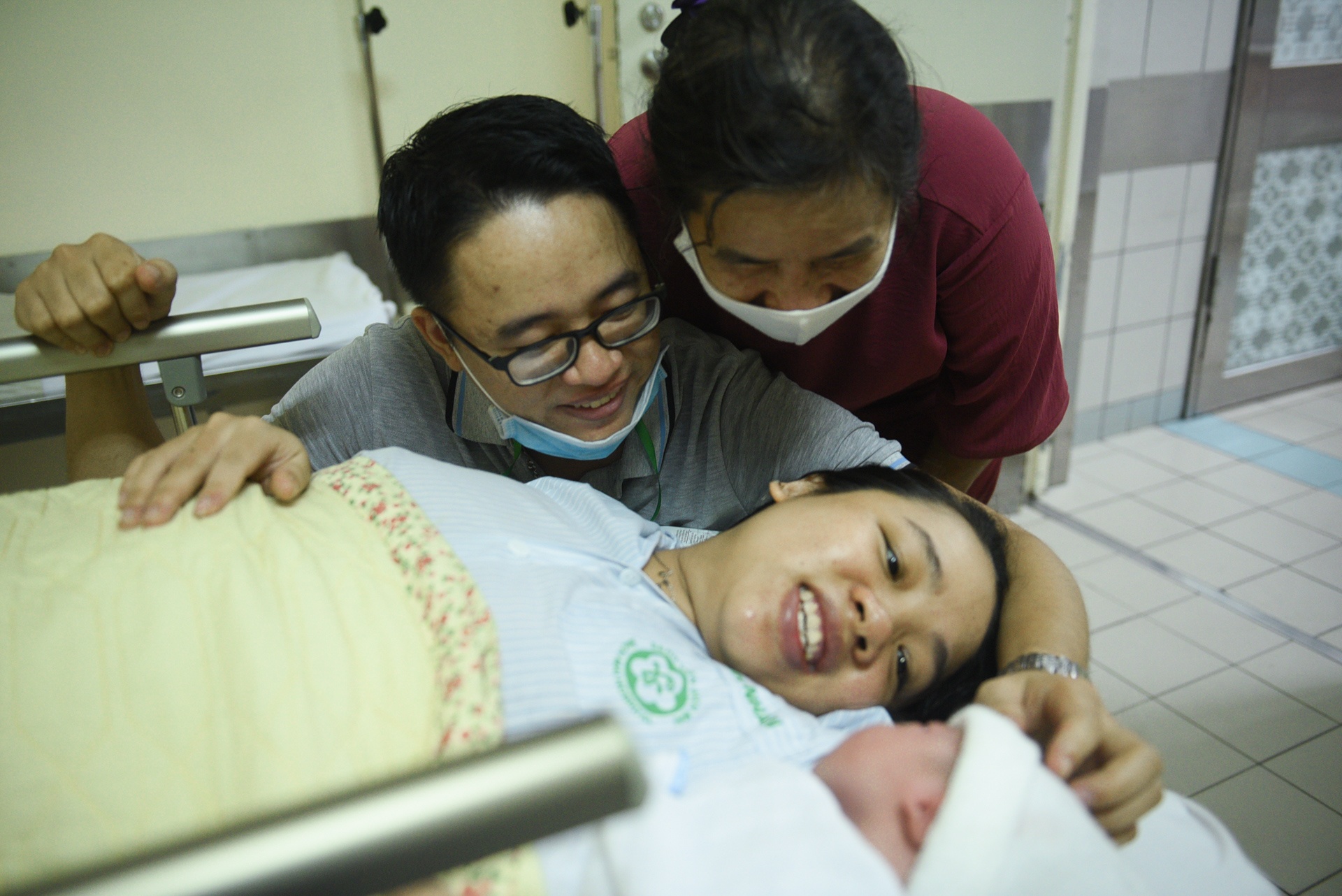 hình ảnh sinh con,  vượt cạn thời covid ảnh 24 hinh anh sinh con,  vuot can thoi covid anh 24