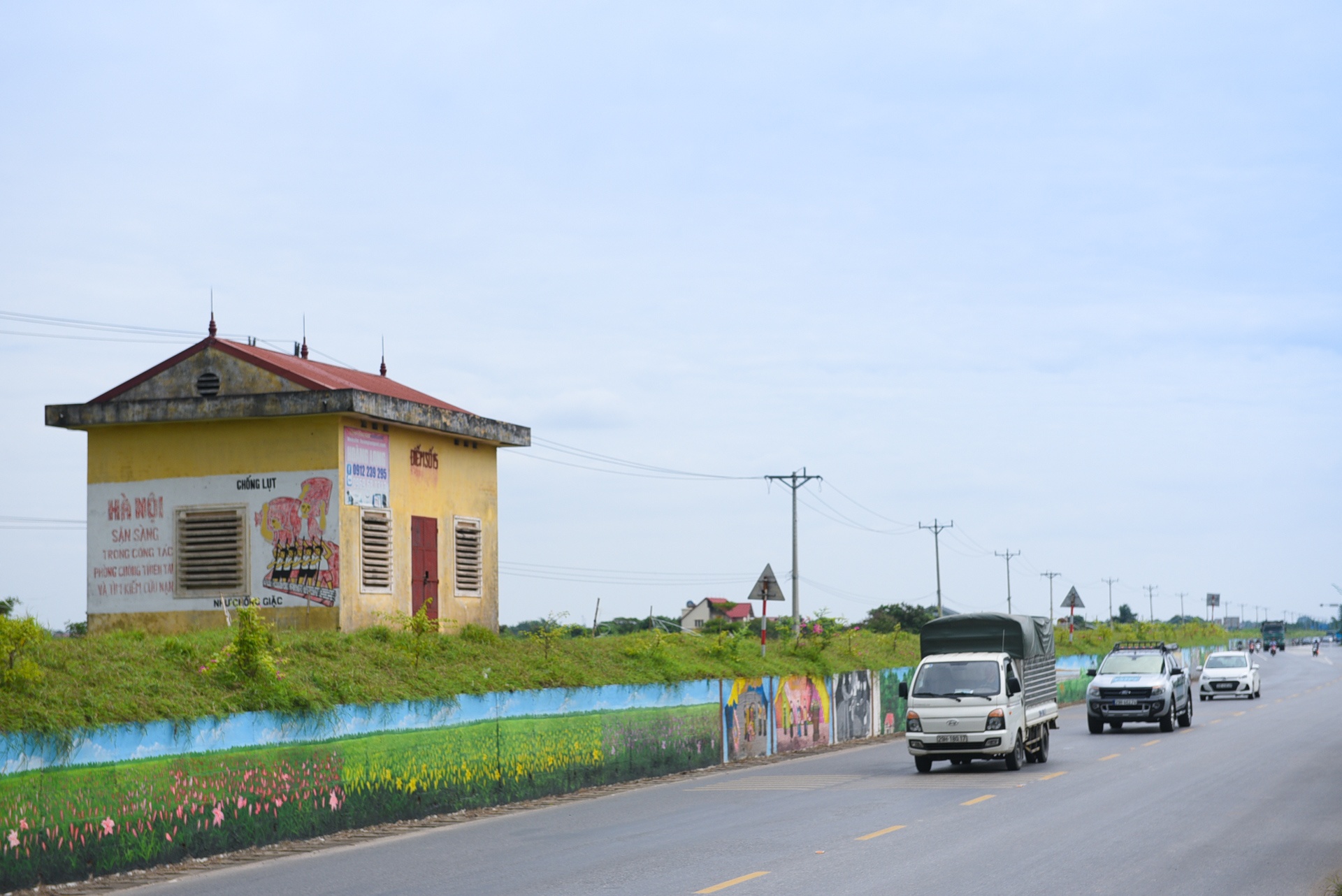 Hut mat voi con duong bich hoa dai nhat Ha Noi anh 7