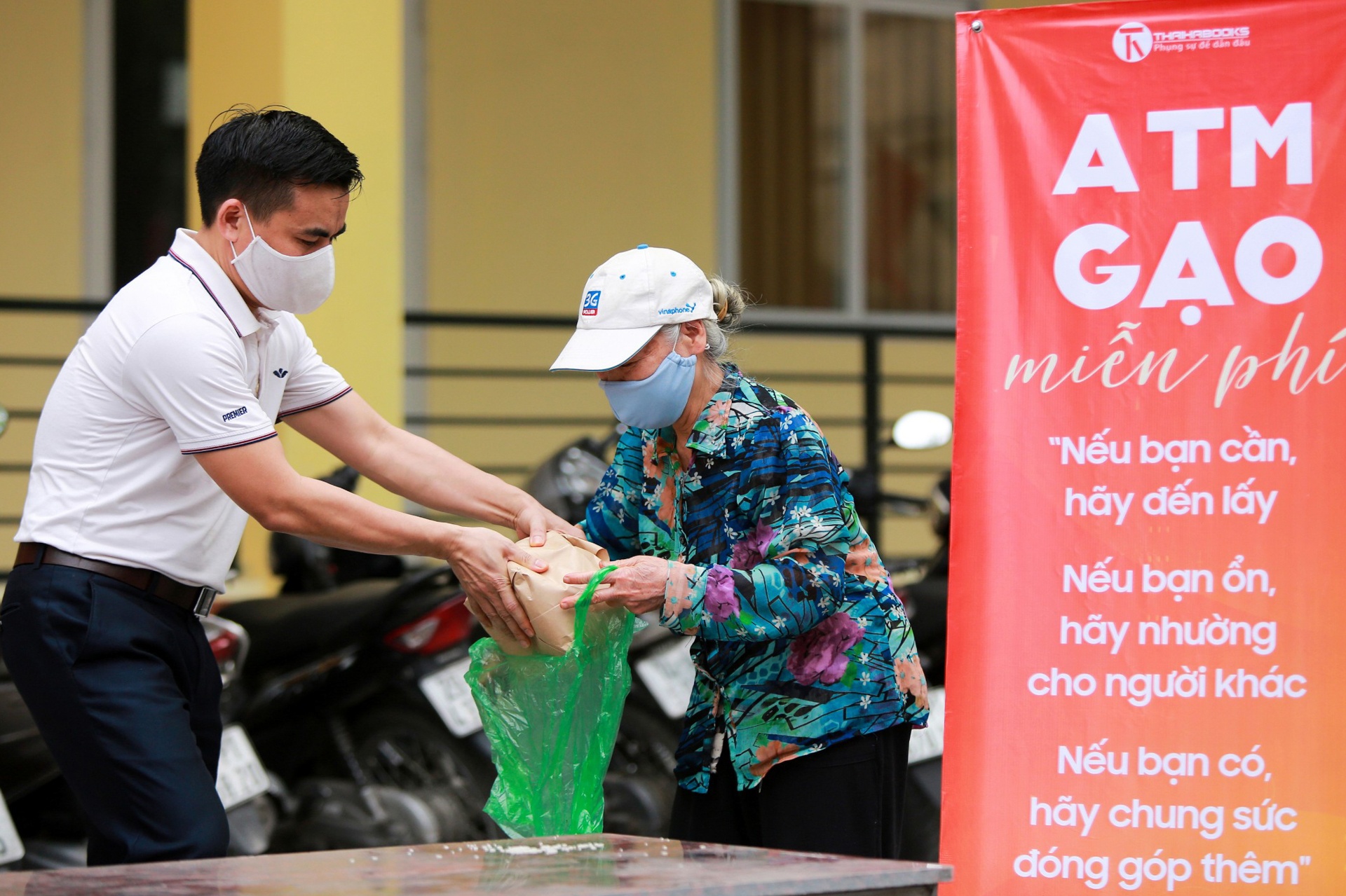 Ha Noi trong toi anh 9