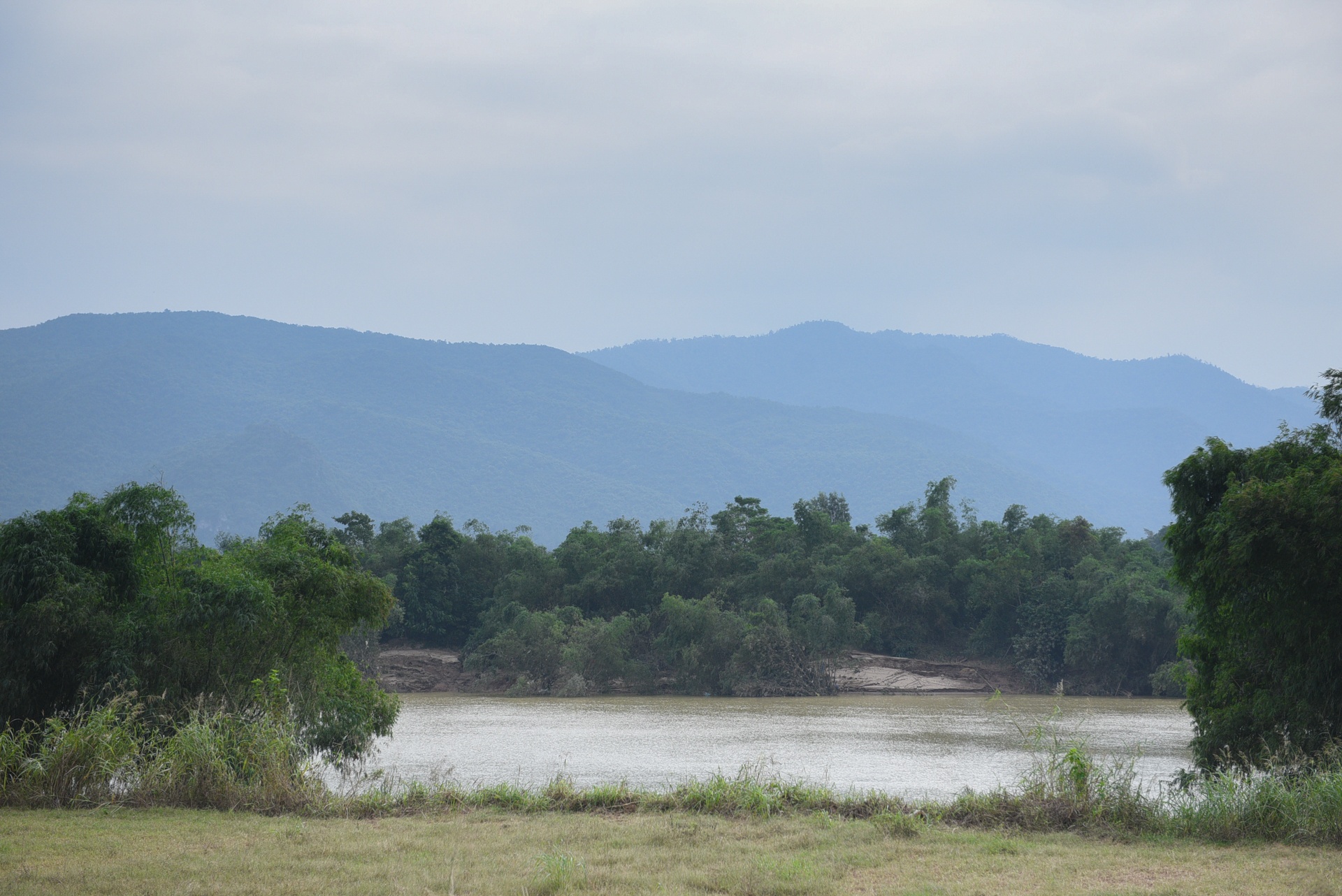 Hanh trinh suot dem cua chuyen container cho 30 tan hang cuu tro anh 17