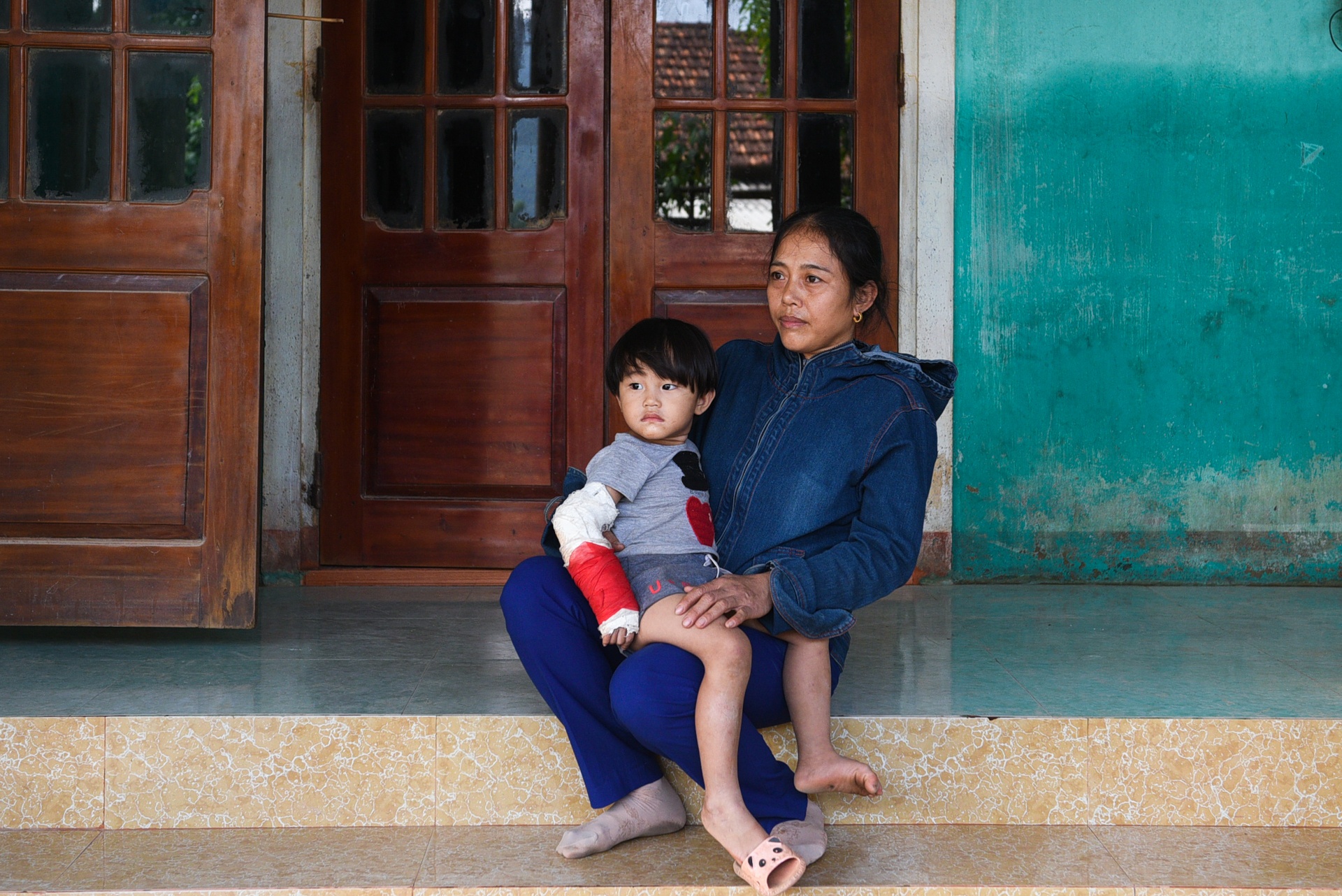 Hanh trinh suot dem cua chuyen container cho 30 tan hang cuu tro anh 20