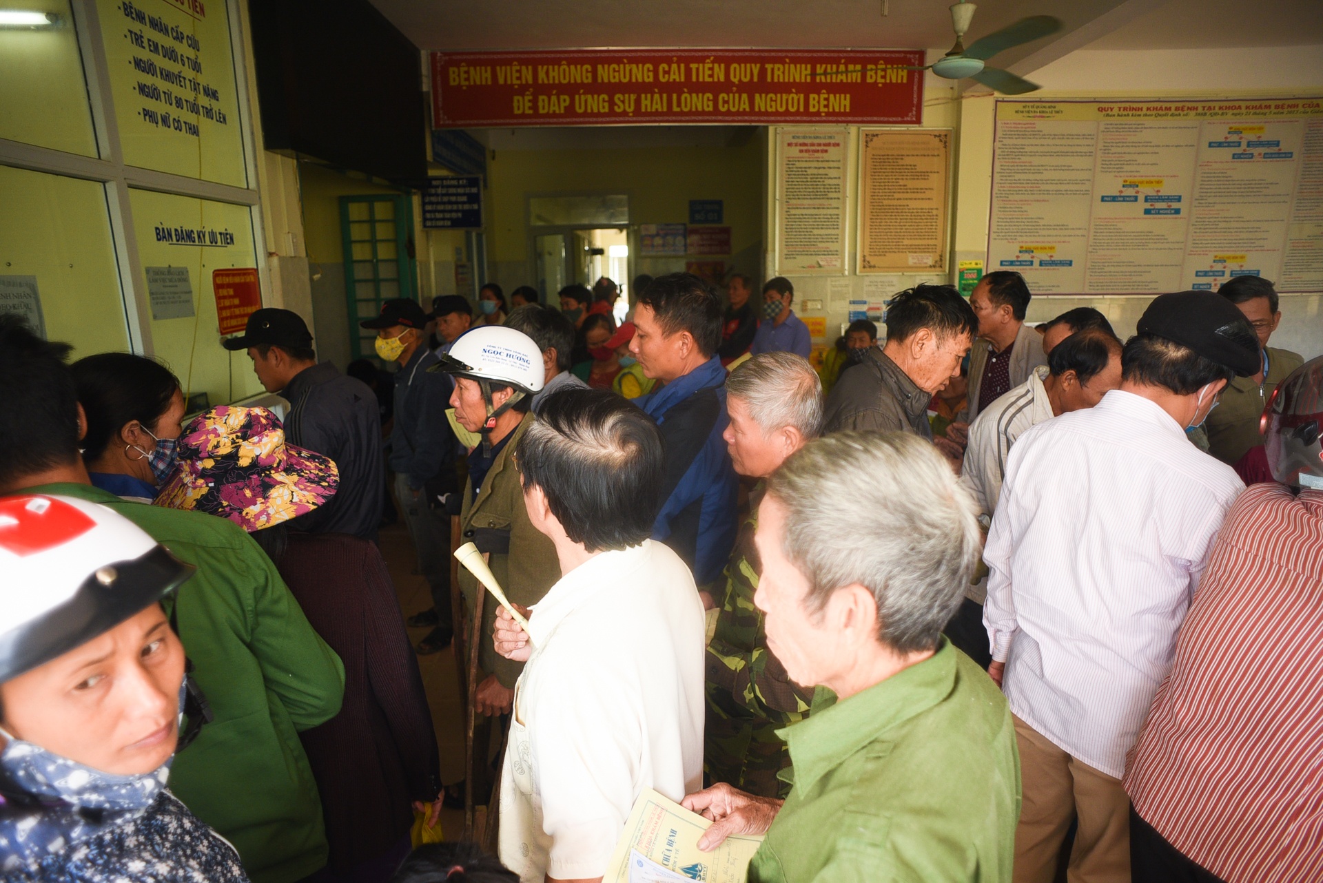 Benh vien Le Thuy chat cung nguoi kham sau lu anh 1