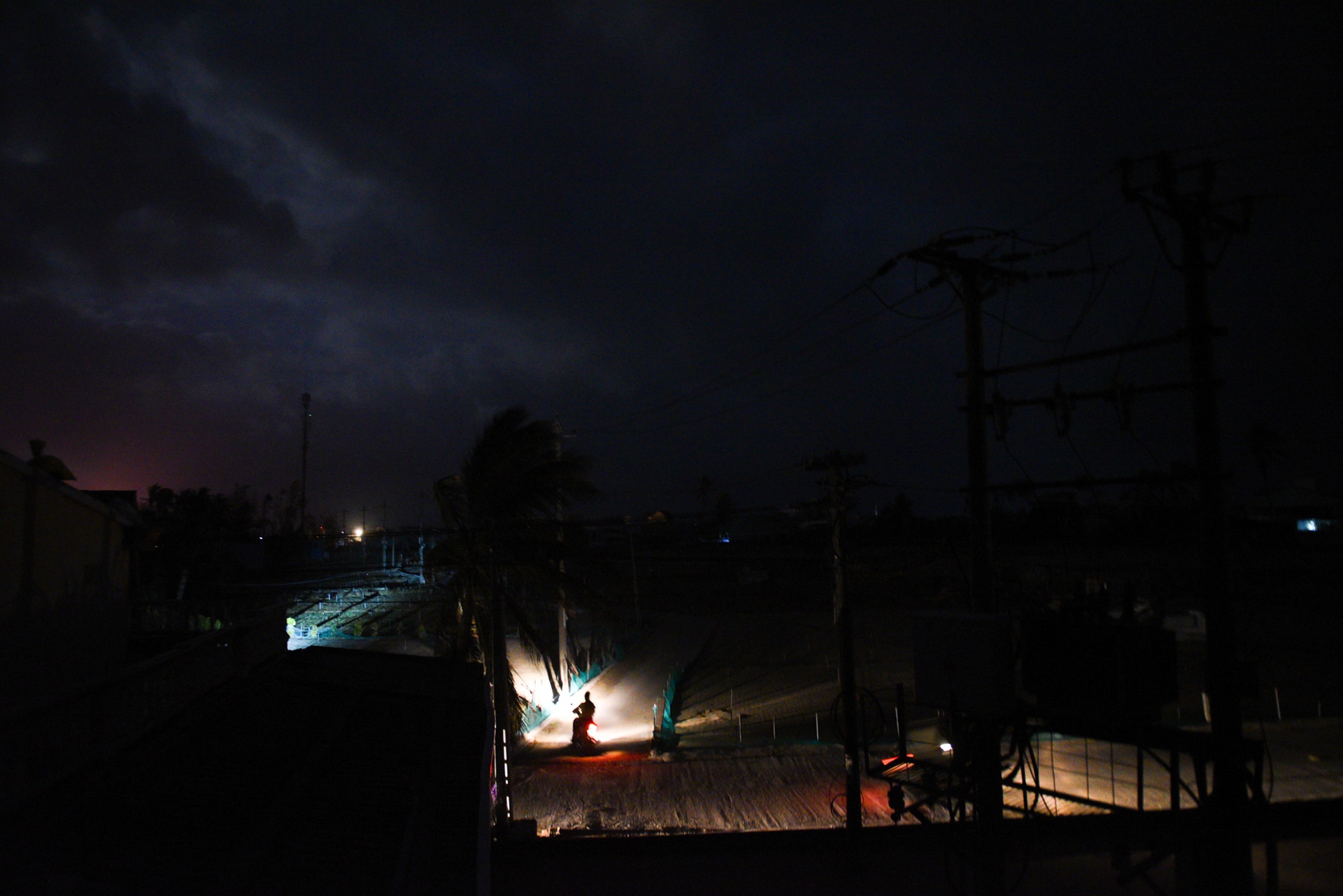 dao ly son sau bao,  cuoc song sau bao anh 6