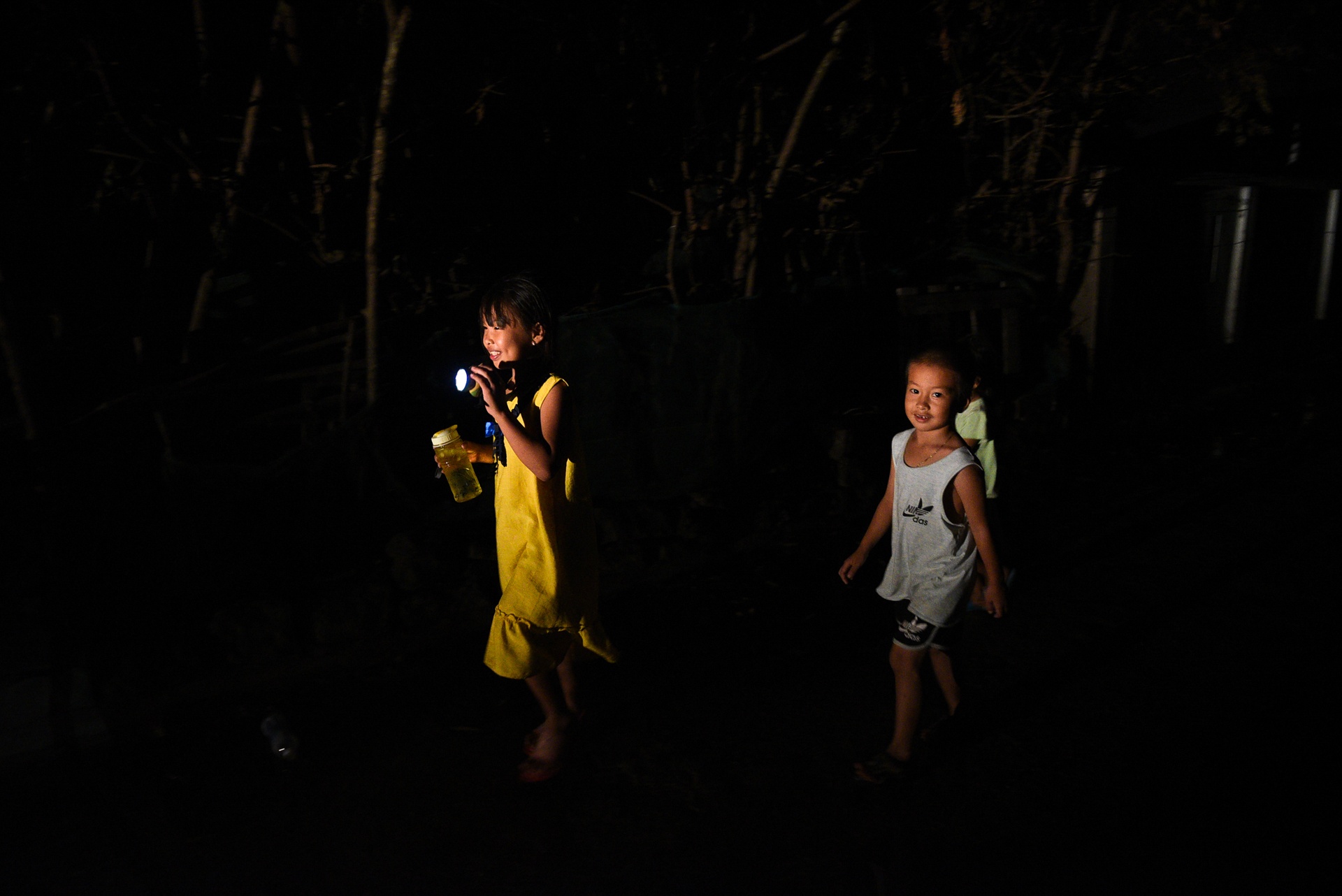 dao ly son sau bao,  cuoc song sau bao anh 5