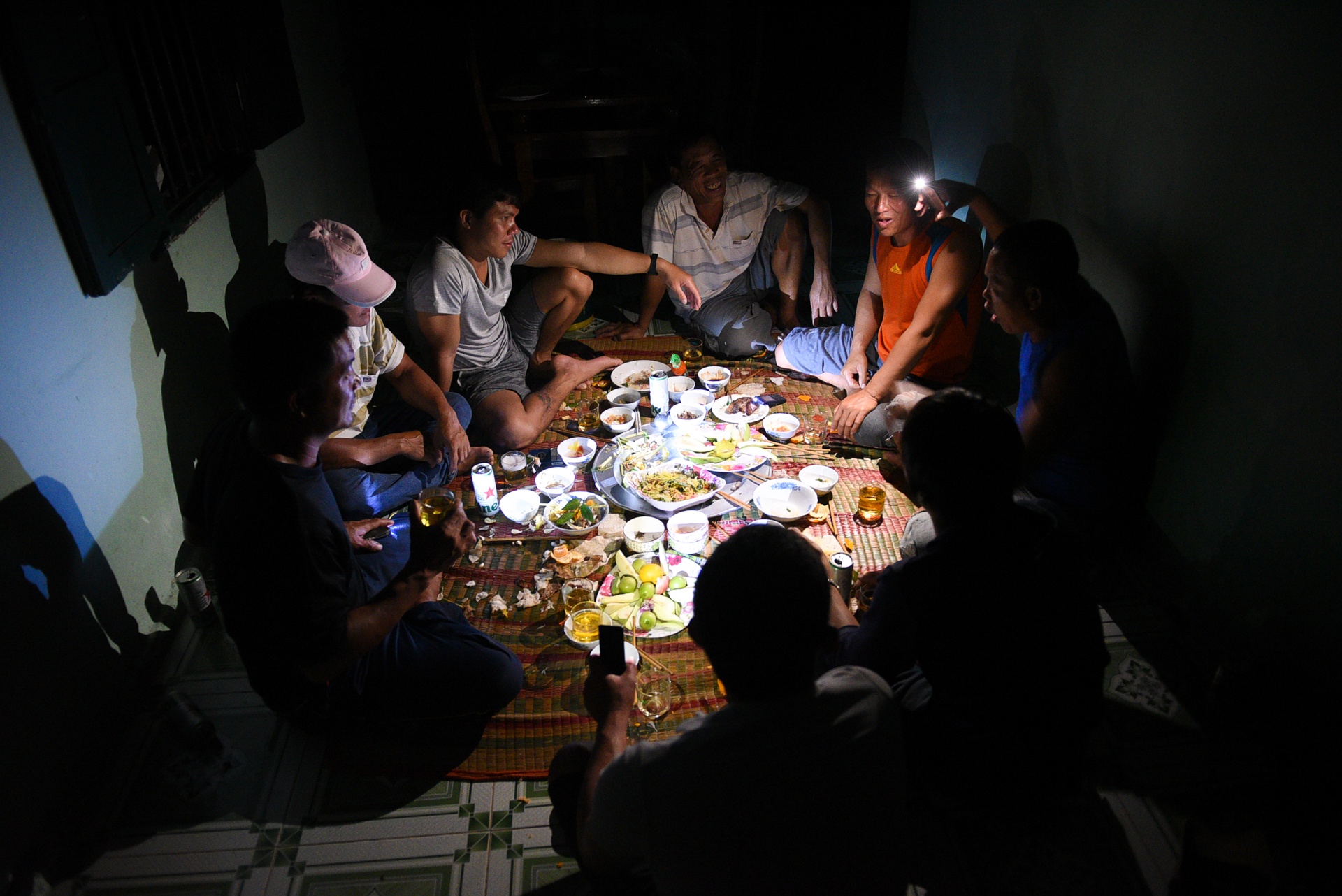 dao ly son sau bao,  cuoc song sau bao anh 8