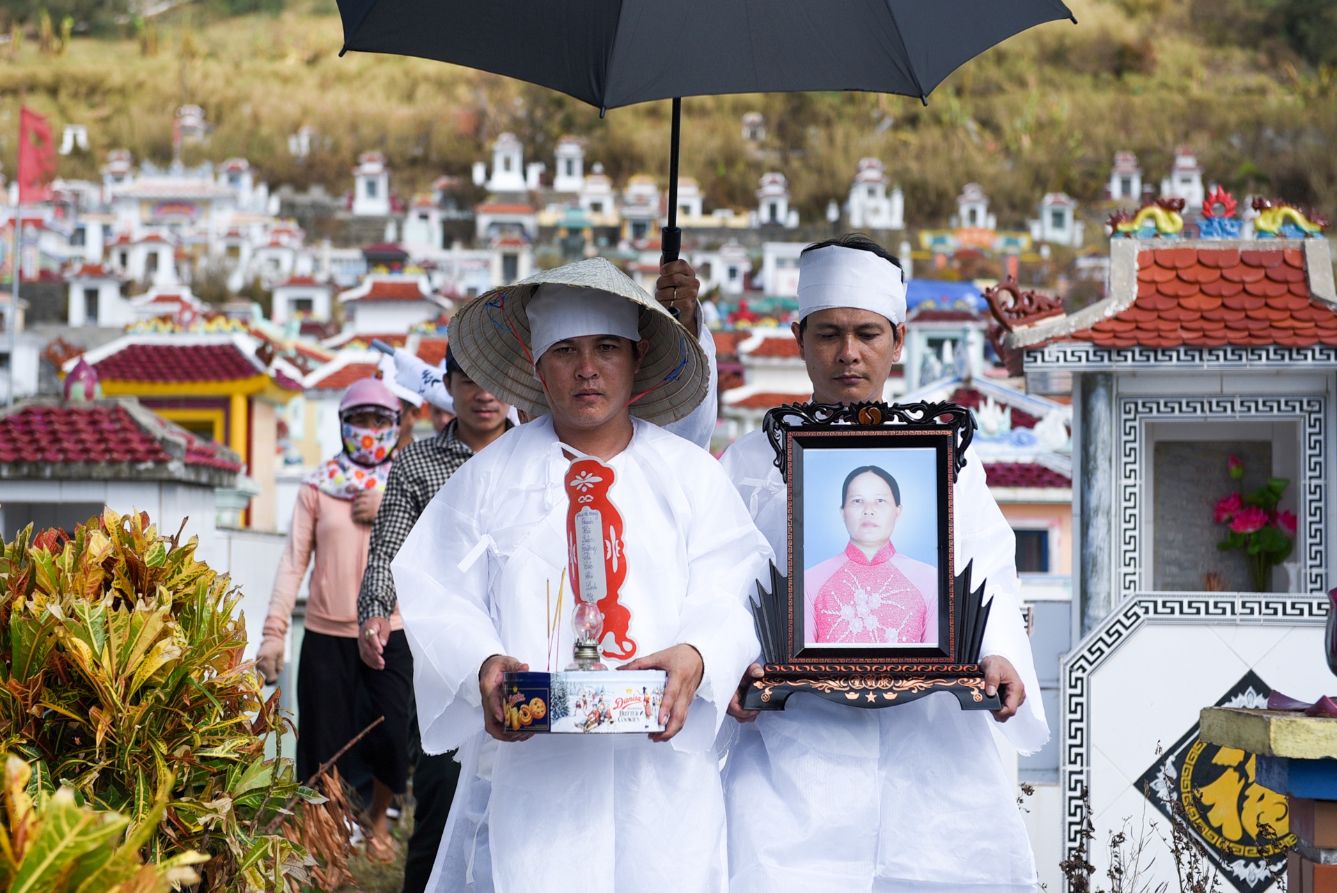 dao ly son sau bao,  cuoc song sau bao anh 4