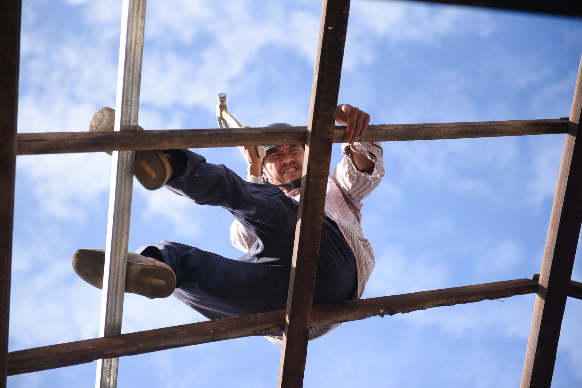 dao ly son sau bao,  cuoc song sau bao anh 1