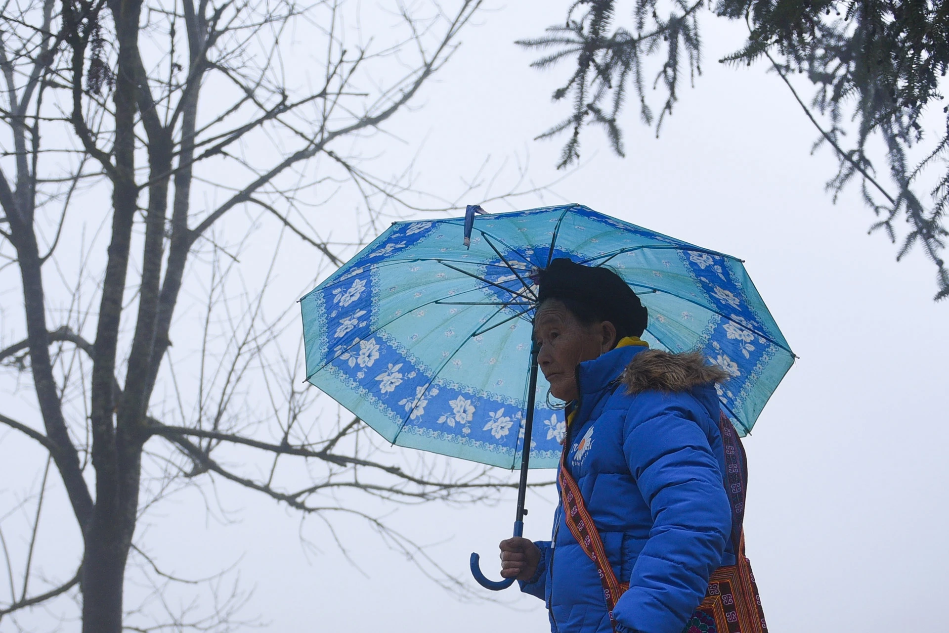 tre em dan toc ban hang,  sapa ret dam anh 4