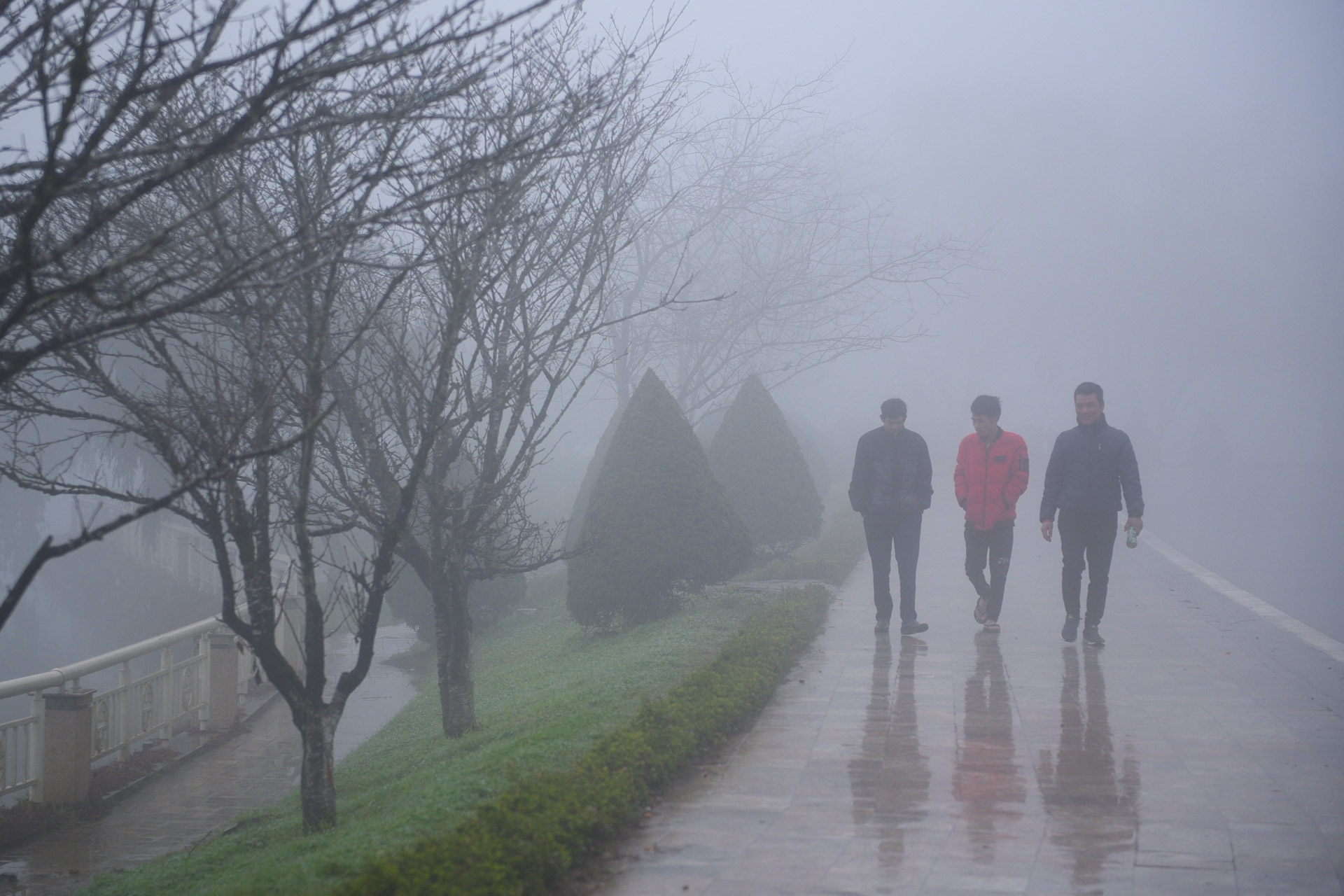 tre em dan toc ban hang,  sapa ret dam anh 1