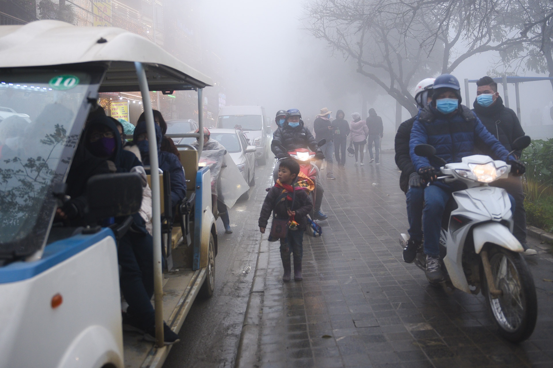 Giao thong Sa Pa hon loan ngay dau nghi Tet Duong lich hinh anh