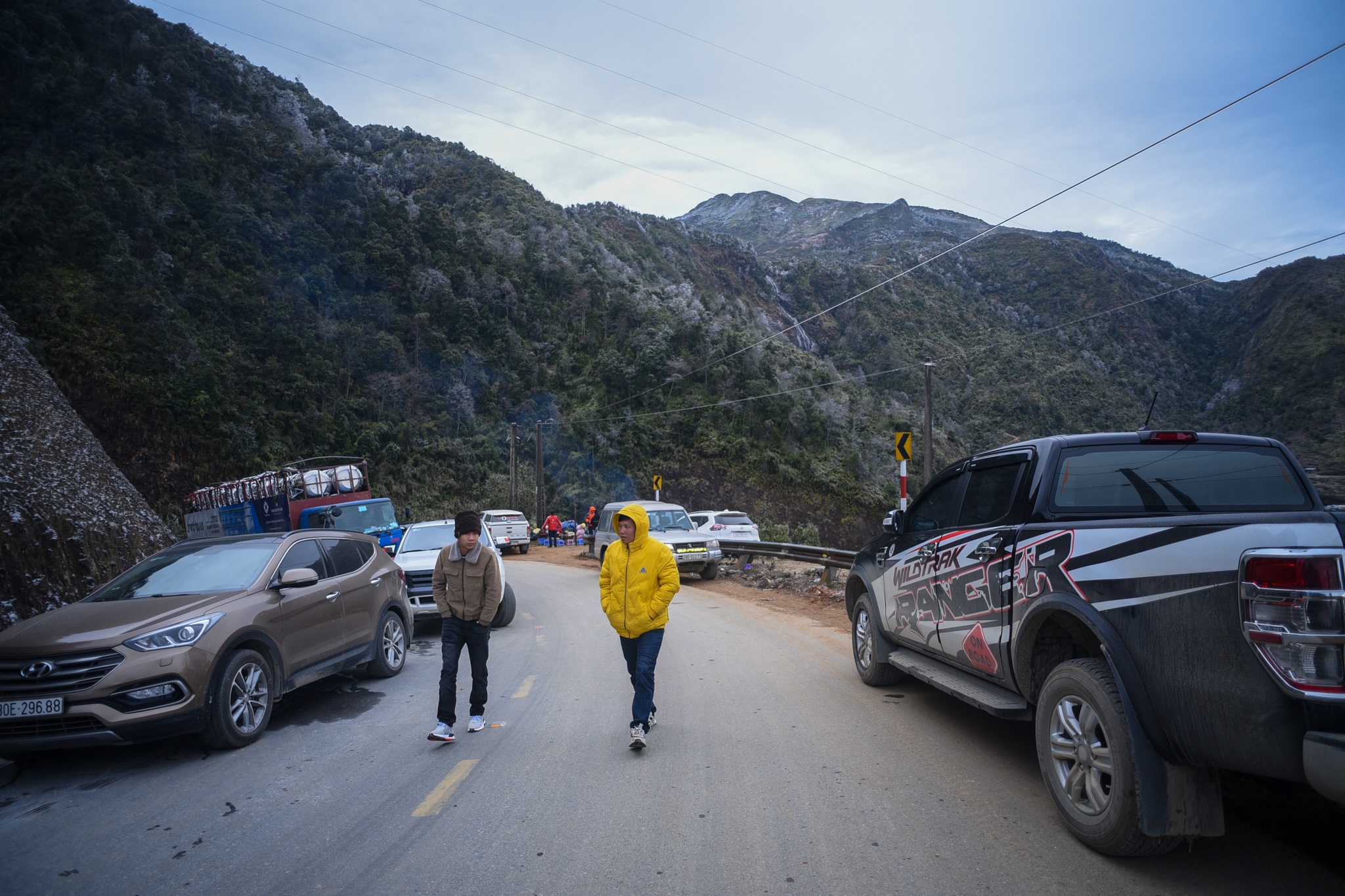 Deo O Quy Ho un tac,  tai nan giao thong do bang tuyet anh 9
