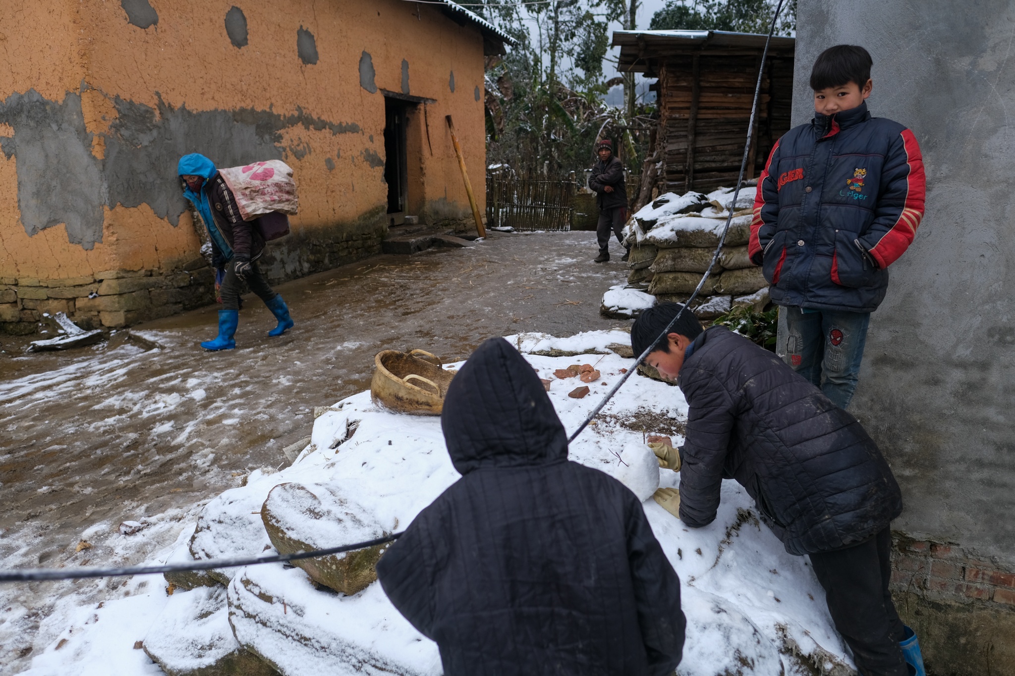 ret dam ret hai,  bang tuyet Y Ty,  doi song nguoi dan trong gia lanh anh 3