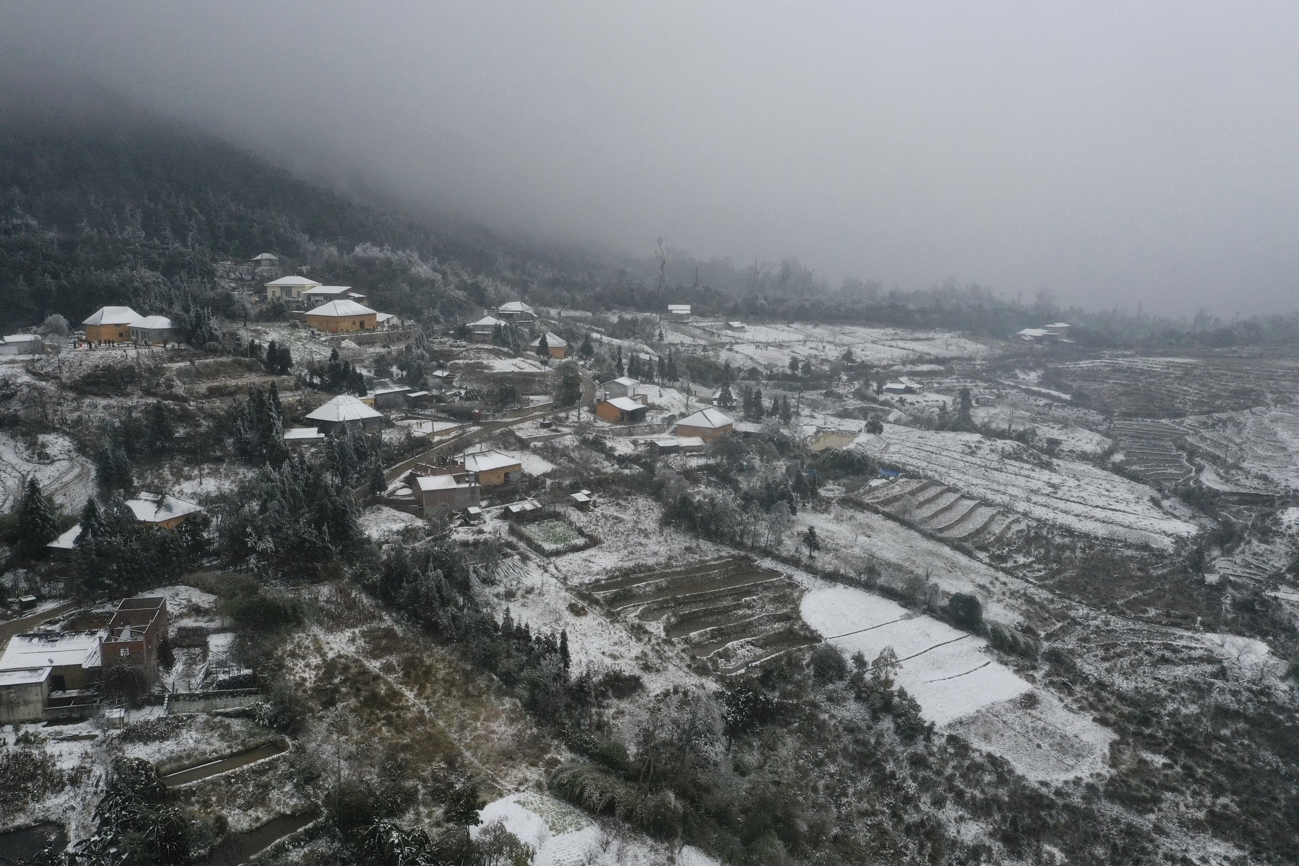 ret dam ret hai,  bang tuyet Y Ty,  doi song nguoi dan trong gia lanh anh 1