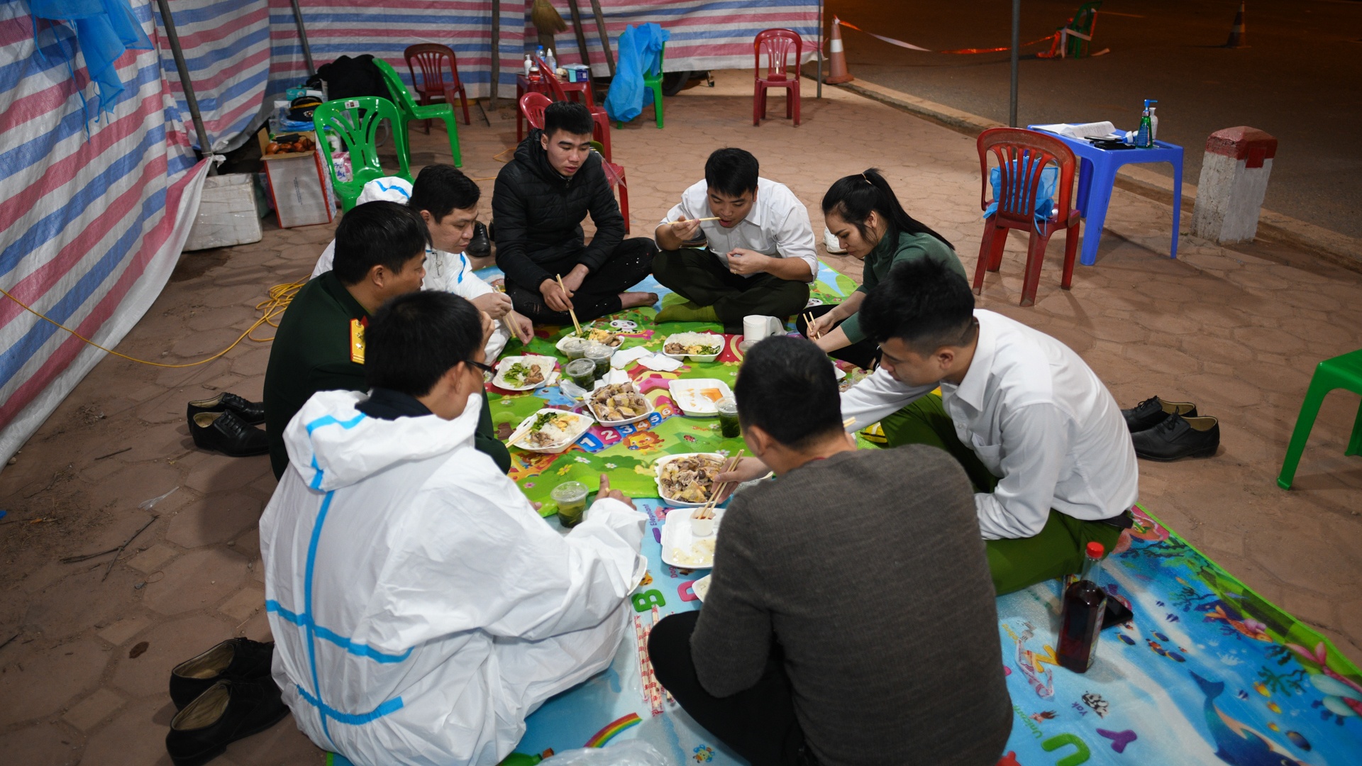 khong kip chao vo khi vao tam dich Hai Duong anh 25