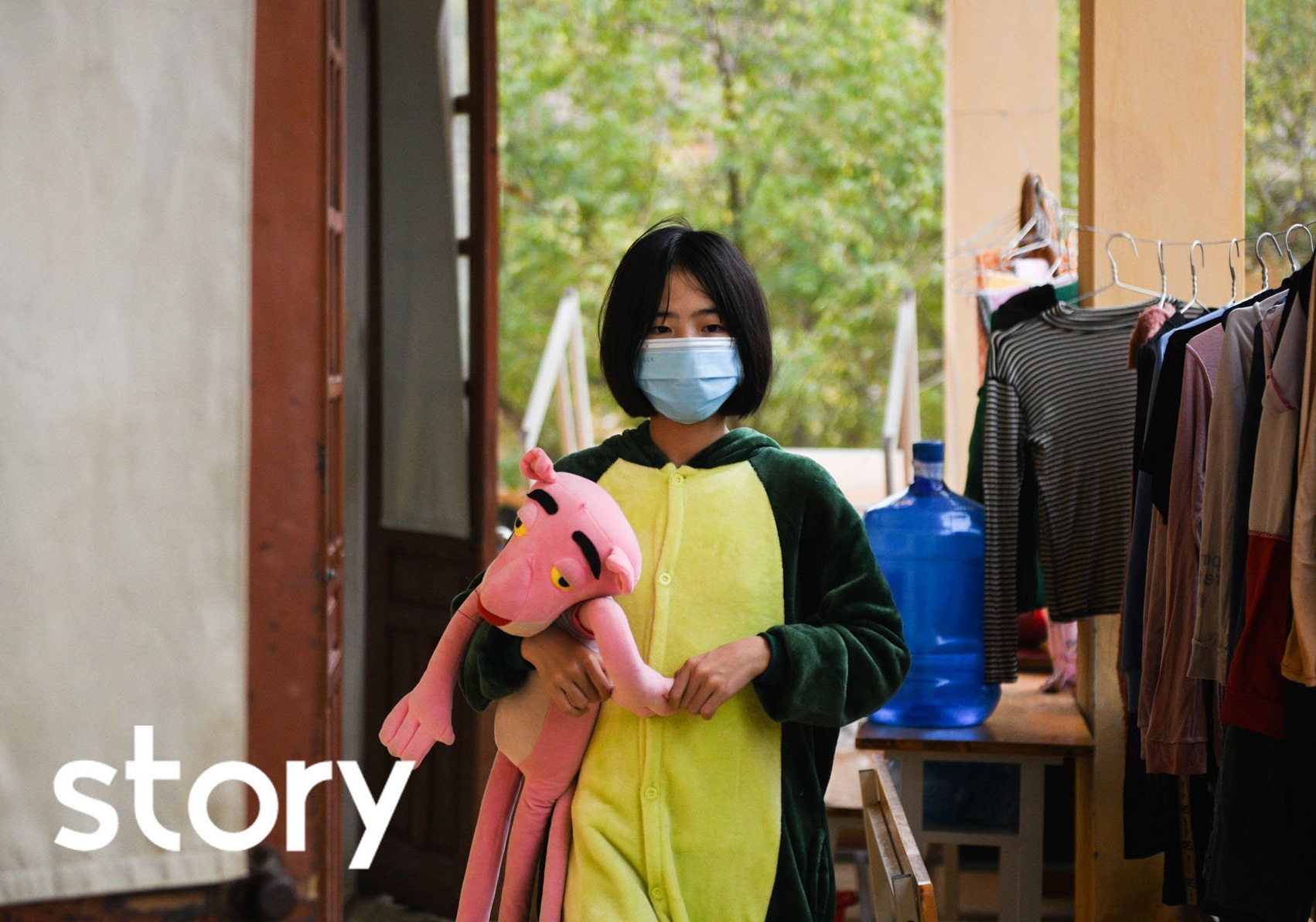 Bo me vang nha, con mot minh di cach ly o Hai Duong hinh anh