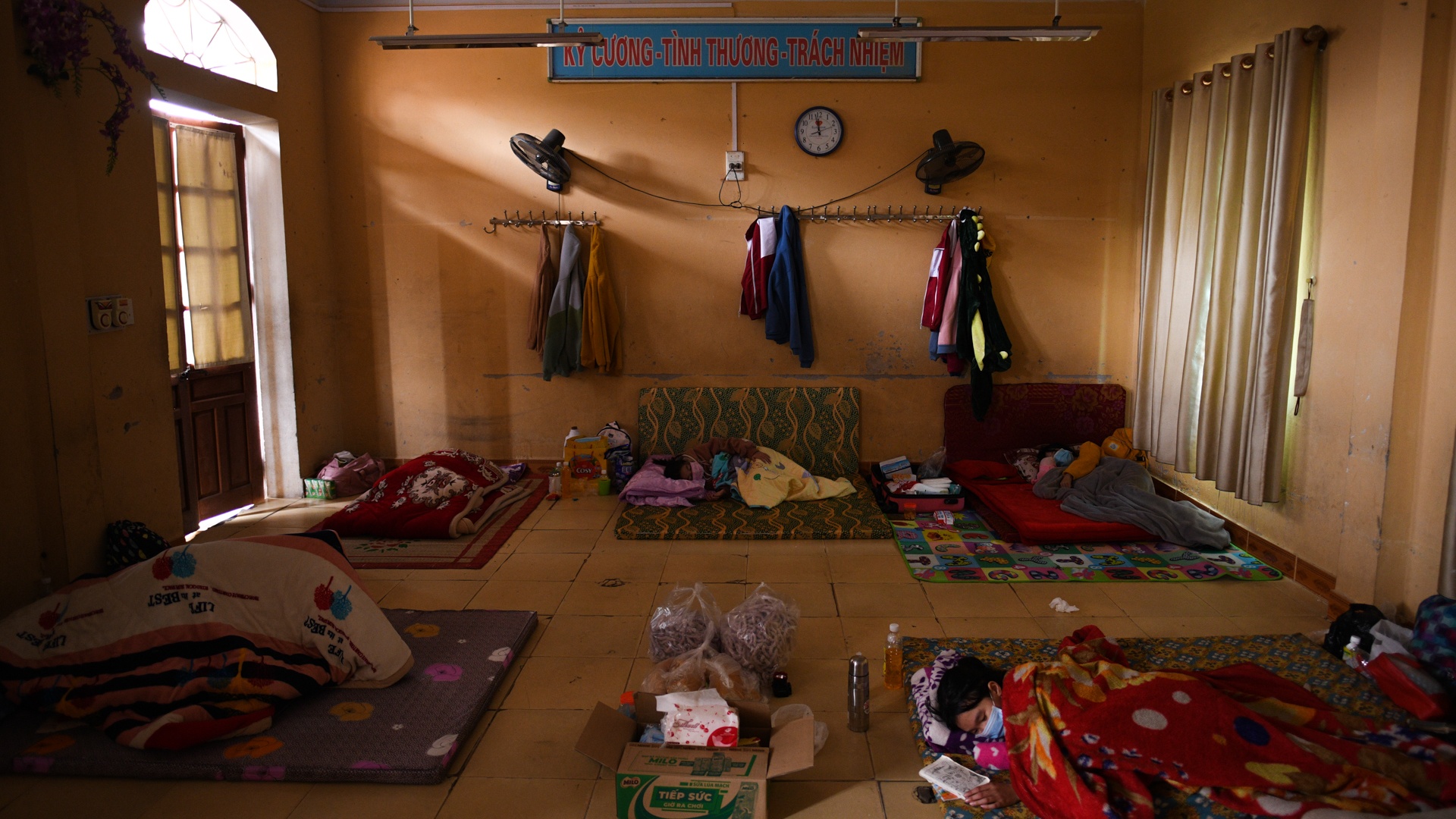 hoc sinh cach ly tap trung anh 27