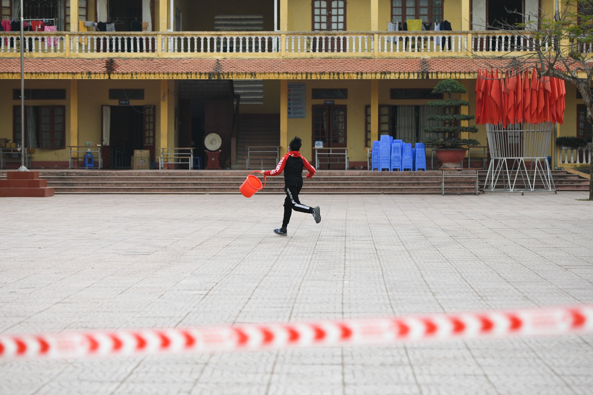 hoc sinh cach ly tap trung anh 7