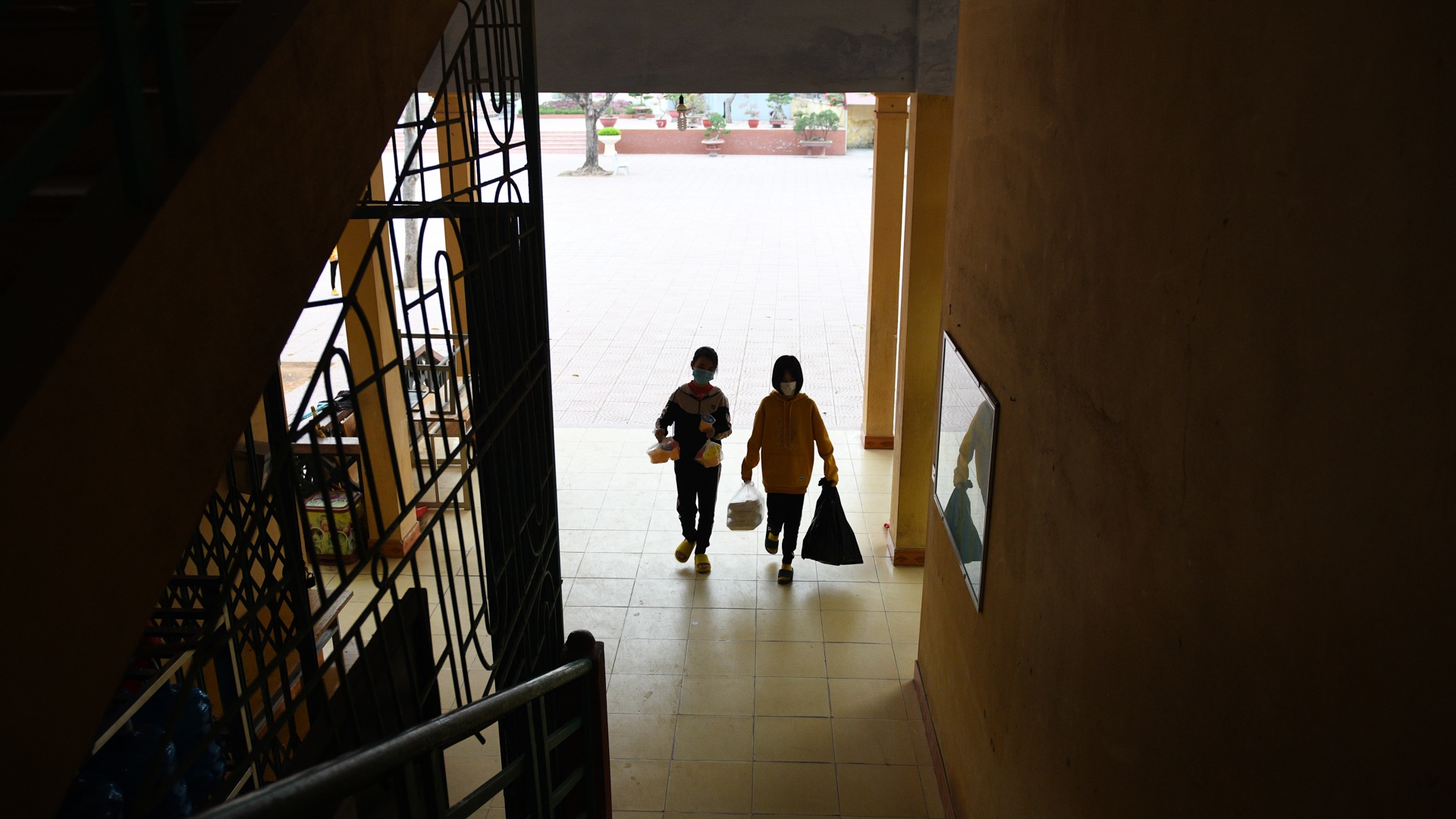 hoc sinh cach ly tap trung anh 19