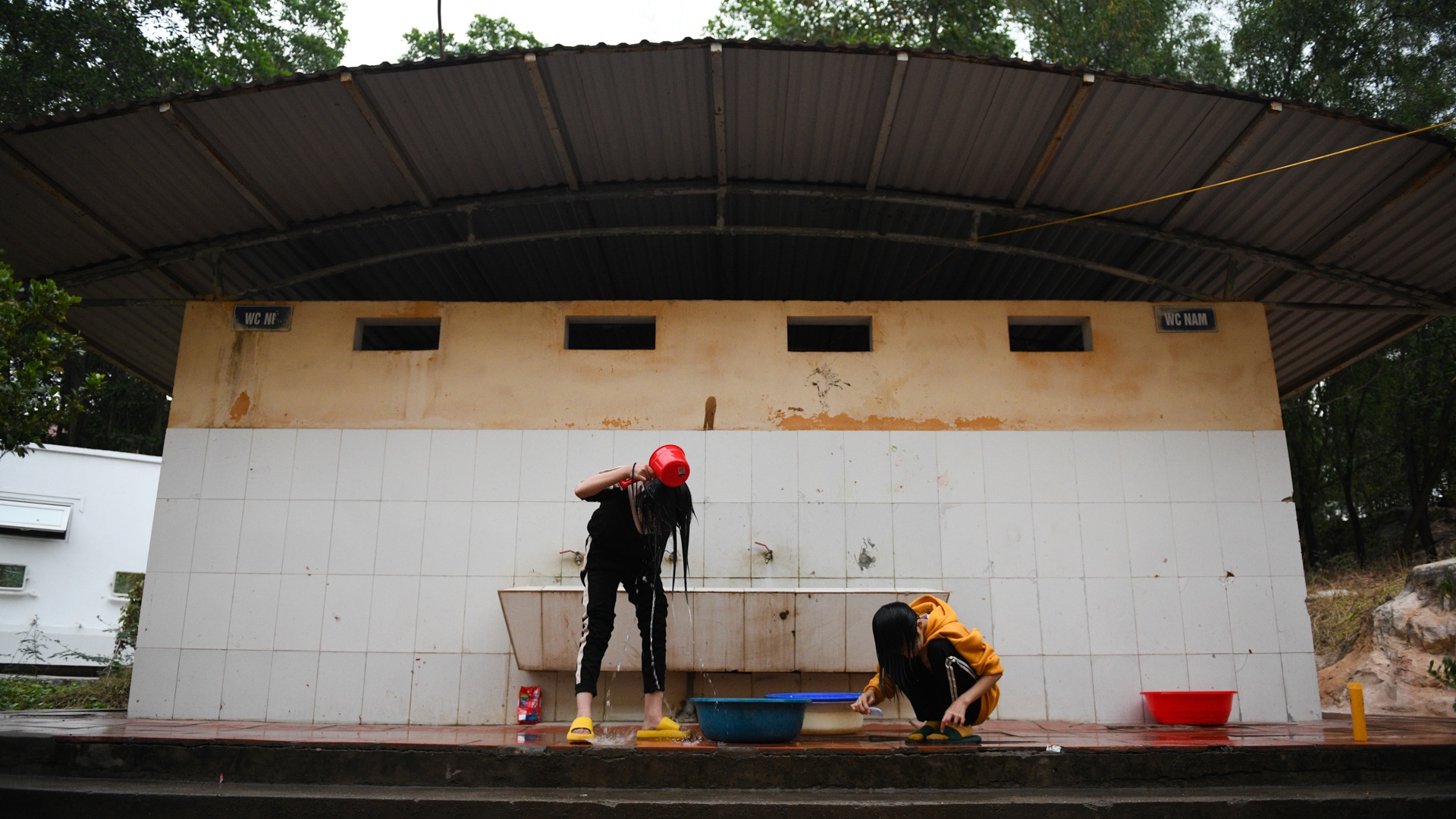 hoc sinh cach ly tap trung anh 37